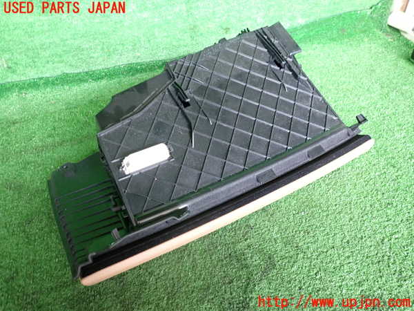 2UPJ-9238477516]BMW 740i(YA30)グローブボックス1 中古 (F01)_2