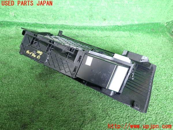 2UPJ-9238477516]BMW 740i(YA30)グローブボックス1 中古 (F01)_4