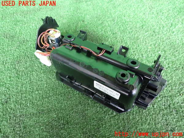 2UPJ-9238477821]BMW 740i(YA30)灰皿1 中古 (F01)_4