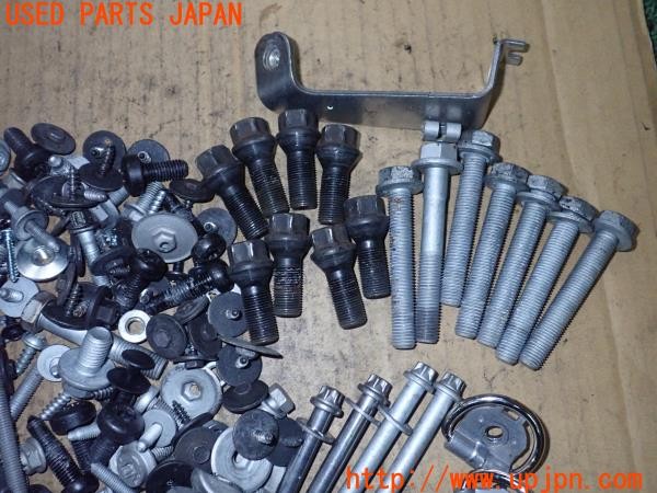 3UPJ=9238480720]BMW 320d(3D20 F30)ネジ・ナット・ステー類 セット ジャンク_2