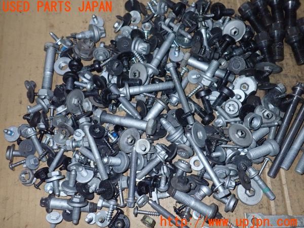 3UPJ=9238480720]BMW 320d(3D20 F30)ネジ・ナット・ステー類 セット ジャンク_4