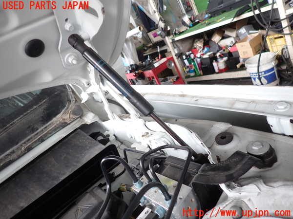 2UPJ-9238481068]BMW 320d(3D20)(F30)ボンネットダンパー 中古_2