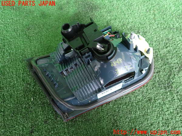 2UPJ-9238481550]BMW 320d(3D20)(F30)右リアフィニッシャー 中古_2
