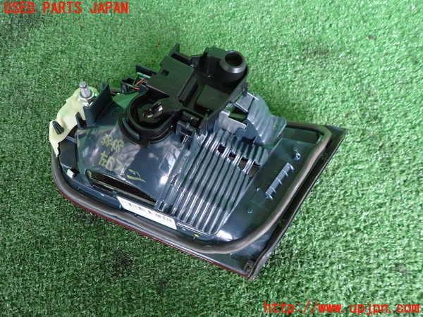 2UPJ-9238481552]BMW 320d(3D20)(F30)左リアフィニッシャー 中古_2