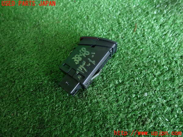 2UPJ-9238486290]BMW 320d(3D20)(F30)ハザードスイッチ 中古_2