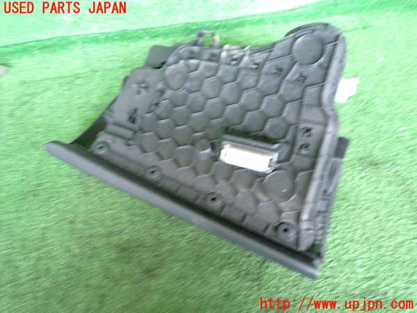 2UPJ-9238487516]BMW 320d(3D20)(F30)グローブボックス1 中古_2
