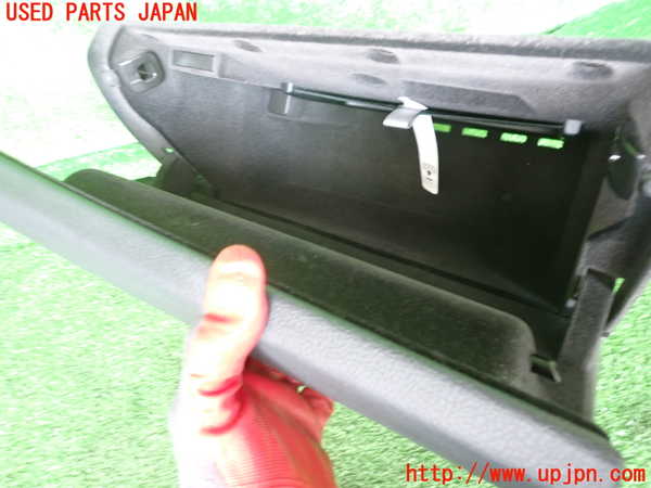 2UPJ-9238487516]BMW 320d(3D20)(F30)グローブボックス1 中古_3