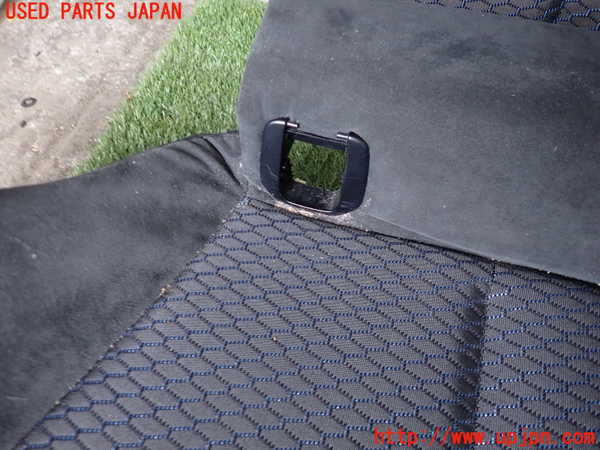 2UPJ-9238487385]BMW 320d(3D20)(F30)リアシート 中古_4