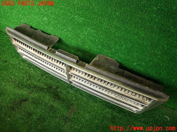 2UPJ-9238491050]グロリア ワゴン(WY30)ラジエターグリル 中古_3