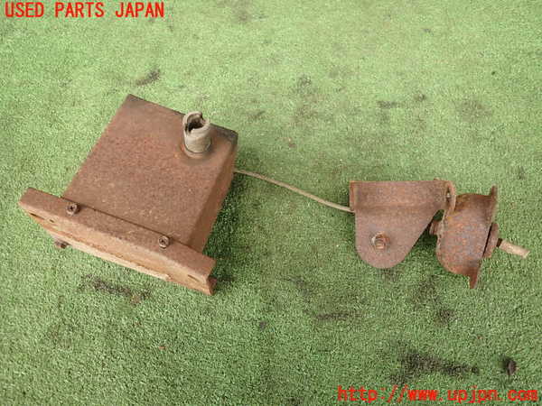 2UPJ-9238491700]グロリア ワゴン(WY30)スペアタイヤキャリア 中古_2