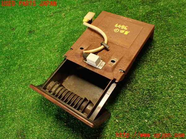 2UPJ-9238497821]グロリア ワゴン(WY30)灰皿1 中古_4