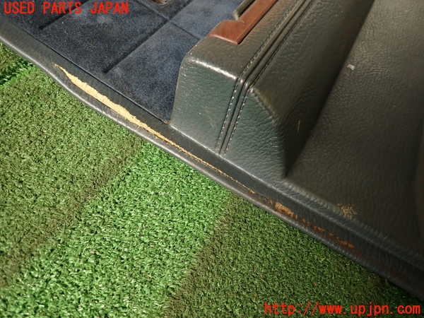 2UPJ-9238491294]グロリア ワゴン(WY30)右後ドア内張り (ジャンク品) 中古_4