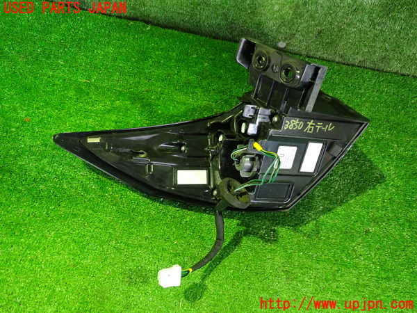 2UPJ-9238501530]ノート オーラ(AURA) ニスモ(NISMO)(FE13)右テールランプ 中古_2