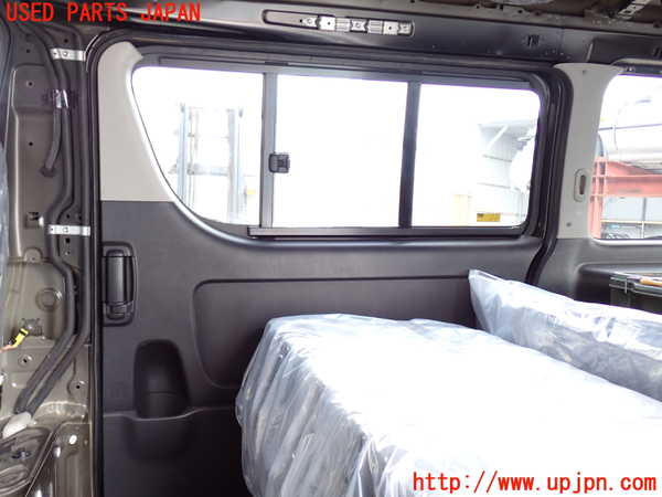 2UPJ-9238511290]レジアスエース(ハイエース200系)(KDH206V)右後ドア 中古 AGC M2L3 43R-007953_5