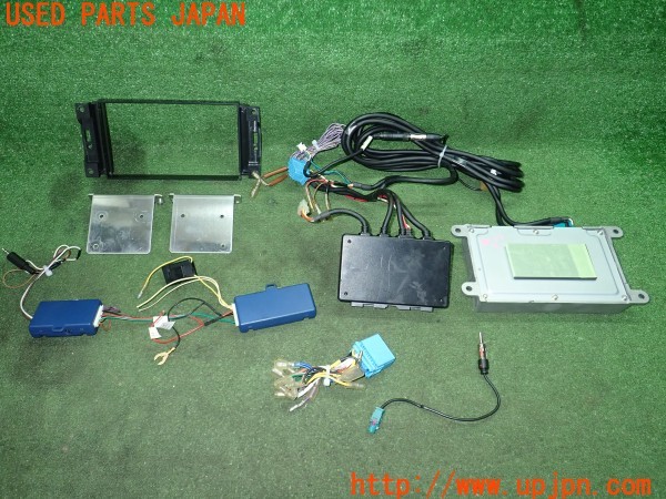 3UPJ=9238520604]クライスラー 300C 5.7HEMI(LX57)前期 社外 ナビ取付キット 純正 地デジチューナー 付き 中古_2