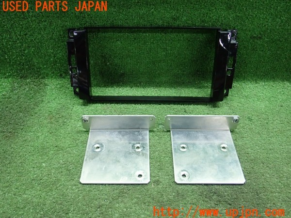 3UPJ=9238520604]クライスラー 300C 5.7HEMI(LX57)前期 社外 ナビ取付キット 純正 地デジチューナー 付き 中古_3