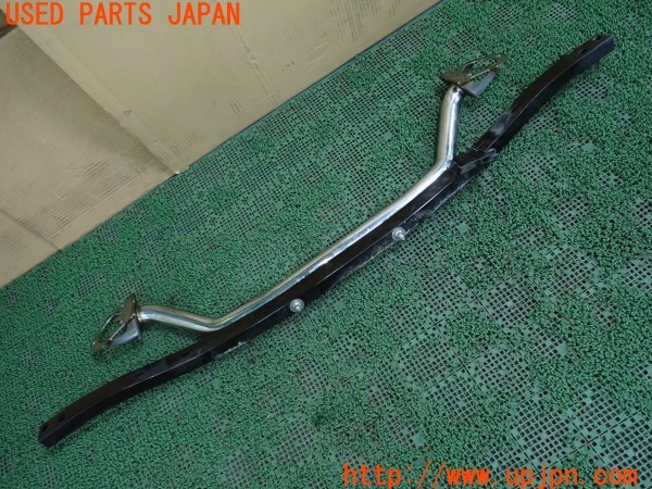 3UPJ=9238520705]クライスラー 300C 5.7HEMI(LX57)前期 柿本改 フロントタワーバー ブラケット付き 中古_3