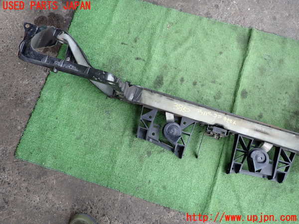 2UPJ-9238521040]クライスラー・300C(LX57)アッパーコアサポート 中古_5