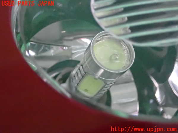 2UPJ-9238521530]クライスラー・300C(LX57)右テールランプ 中古_4