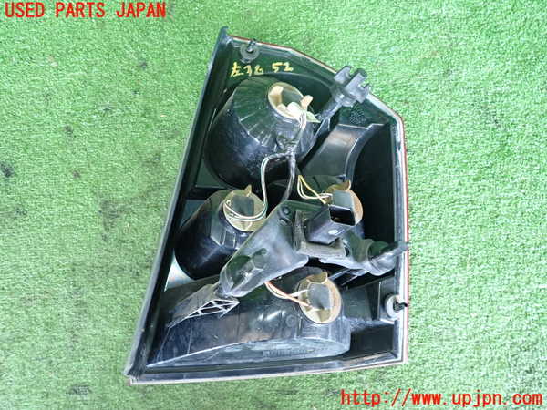 2UPJ-9238521536]クライスラー・300C(LX57)左テールランプ 中古_3