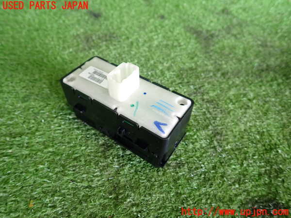 2UPJ-9238526240]クライスラー・300C(LX57)右前パワーウィンドウスイッチ 中古_2