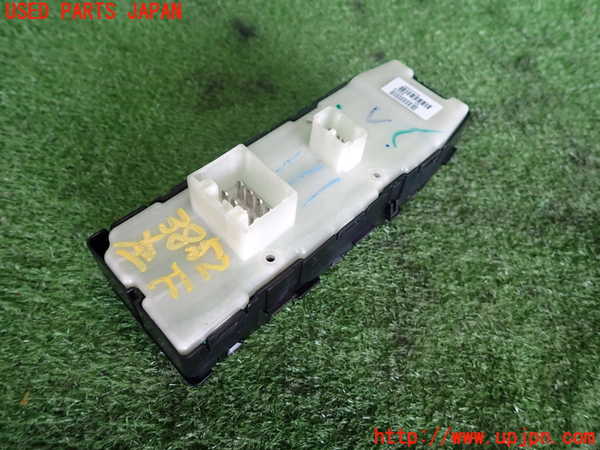 2UPJ-9238526245]クライスラー・300C(LX57)左前パワーウィンドウスイッチ 中古_2