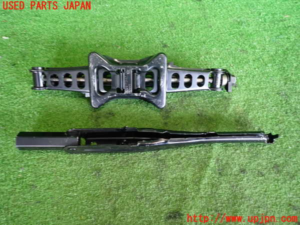 2UPJ-9238527805]クライスラー・300C(LX57)車載工具 中古_2