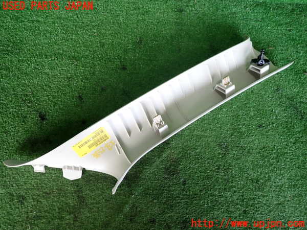 2UPJ-9238527660]クライスラー・300C(LX57)左フロントピラートリム 中古_2