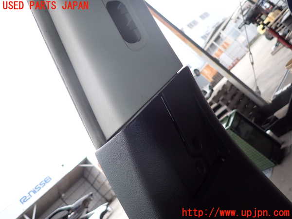 2UPJ-9238527665]クライスラー・300C(LX57)右センターピラートリム 中古_3