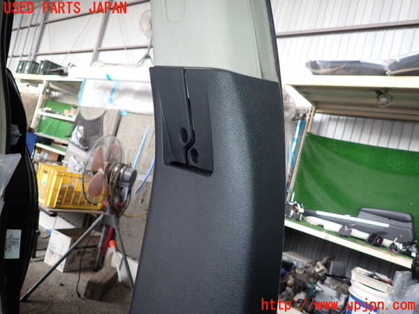 2UPJ-9238527670]クライスラー・300C(LX57)左センターピラートリム 中古_3