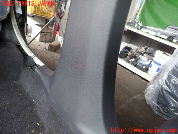 2UPJ-9238527670]クライスラー・300C(LX57)左センターピラートリム 中古_4