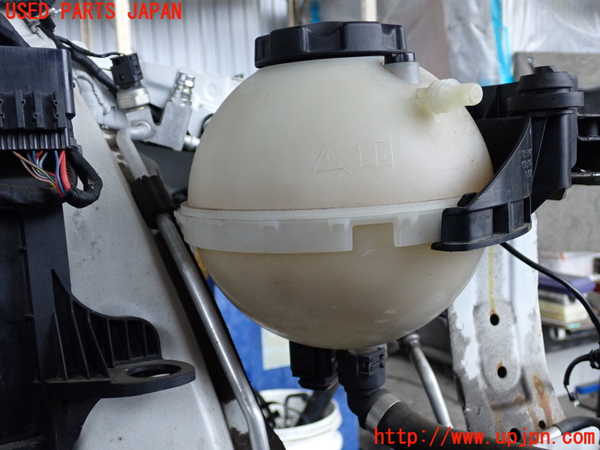 2UPJ-9238532410]BMW 328i ツーリング F31(3A20)ラジエータータンク 中古_2