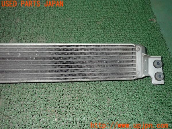 3UPJ=9238540117]BMW M3 クーペ(WD40 E92)後期 純正 1721 2284075-02 エンジン オイルクーラー 中古_5