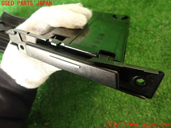 2UPJ-9238547810]BMW M3 クーペ(WD40)(E92)ドリンクホルダー (ジャンク品) 中古_2