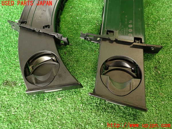 2UPJ-9238547810]BMW M3 クーペ(WD40)(E92)ドリンクホルダー (ジャンク品) 中古_3