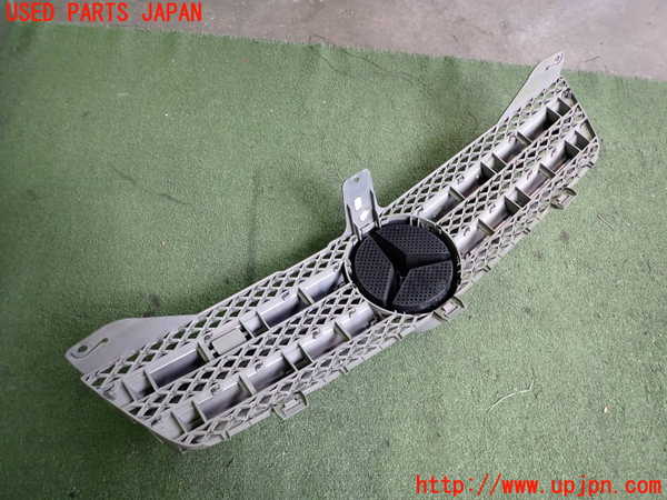 2UPJ-9238561050]ベンツ CLS550 C219(219372)ラジエターグリル 中古_4