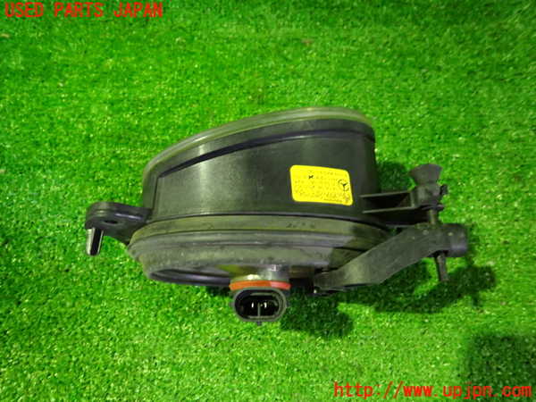 2UPJ-9238561180]ベンツ CLS550 C219(219372)右フォグ 中古_3