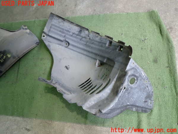 2UPJ-9238561090]ベンツ CLS550 C219(219372)右前フェンダーライナー 中古_2