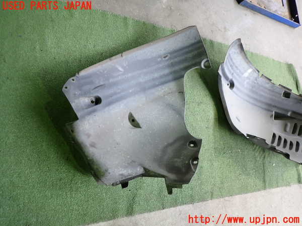 2UPJ-9238561090]ベンツ CLS550 C219(219372)右前フェンダーライナー 中古_3