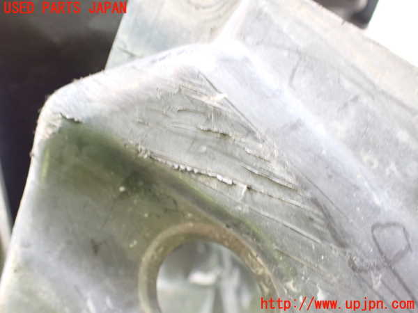 2UPJ-9238561090]ベンツ CLS550 C219(219372)右前フェンダーライナー 中古_4