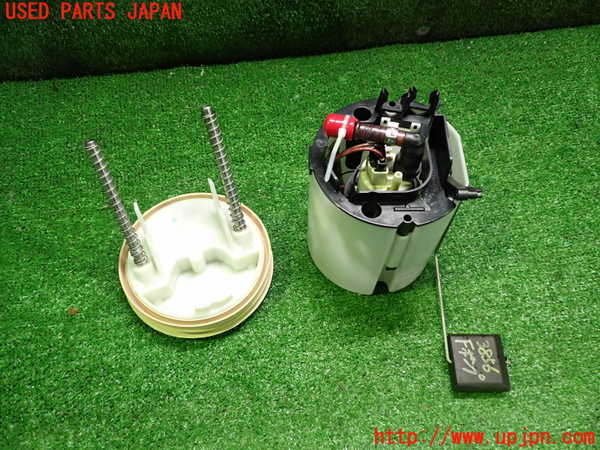 2UPJ-9238562510]ベンツ CLS550 C219(219372)燃料ポンプ 中古_2