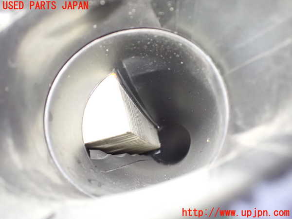 2UPJ-9238562560]ベンツ CLS550 C219(219372)エアクリーナーボックス 中古_4