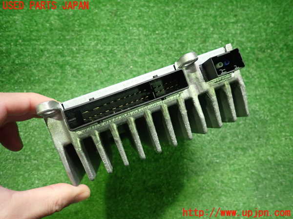 2UPJ-9238566525]ベンツ CLS550 C219(219372)アンプ 中古_2