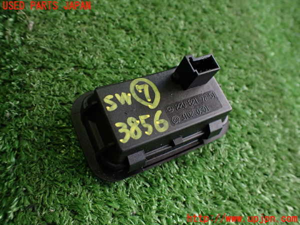 2UPJ-9238566312]ベンツ CLS550 C219(219372)スイッチ7(トランク) 中古_2