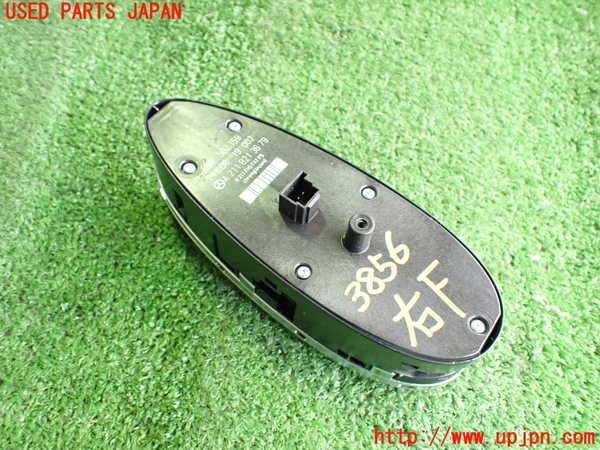 2UPJ-9238566240]ベンツ CLS550 C219(219372)右前パワーウィンドウスイッチ 中古_2