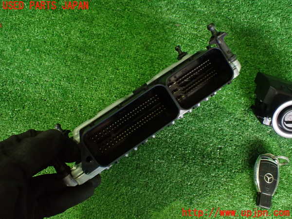 2UPJ-9238566110]ベンツ CLS550 C219(219372)エンジンコンピューター 中古_3