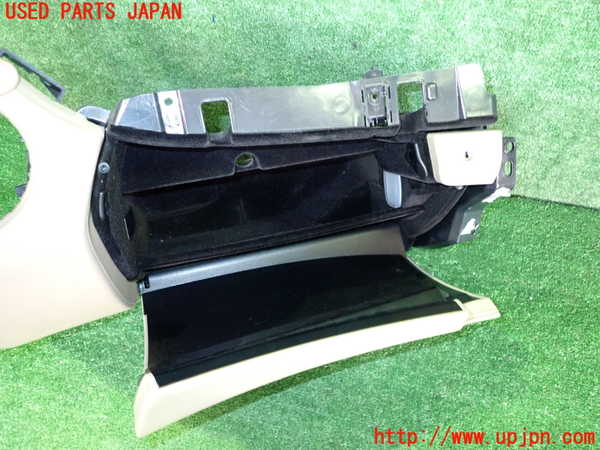 2UPJ-9238567516]ベンツ CLS550 C219(219372)グローブボックス1 中古_2