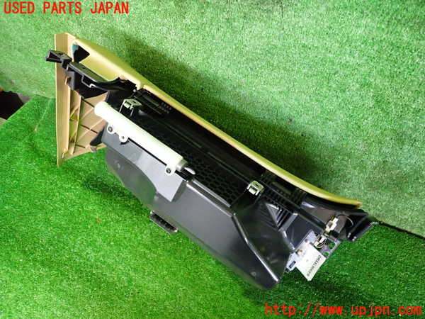 2UPJ-9238567516]ベンツ CLS550 C219(219372)グローブボックス1 中古_4
