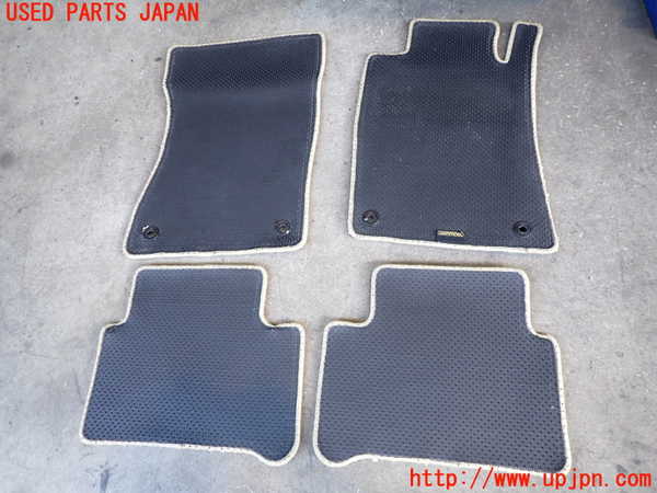2UPJ-9238567800]ベンツ CLS550 C219(219372)フロアマット 中古_4