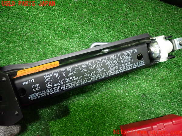 2UPJ-9238567805]ベンツ CLS550 C219(219372)車載工具 中古_3